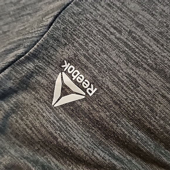REEBOK Short sleeved athletic top - Picture 2 of 6
